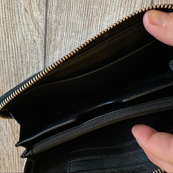 Michael Kors black and white wallet/wristlet - Picture 7 of 8